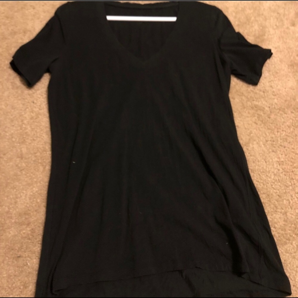 Lululemon love tee vneck in black size 6